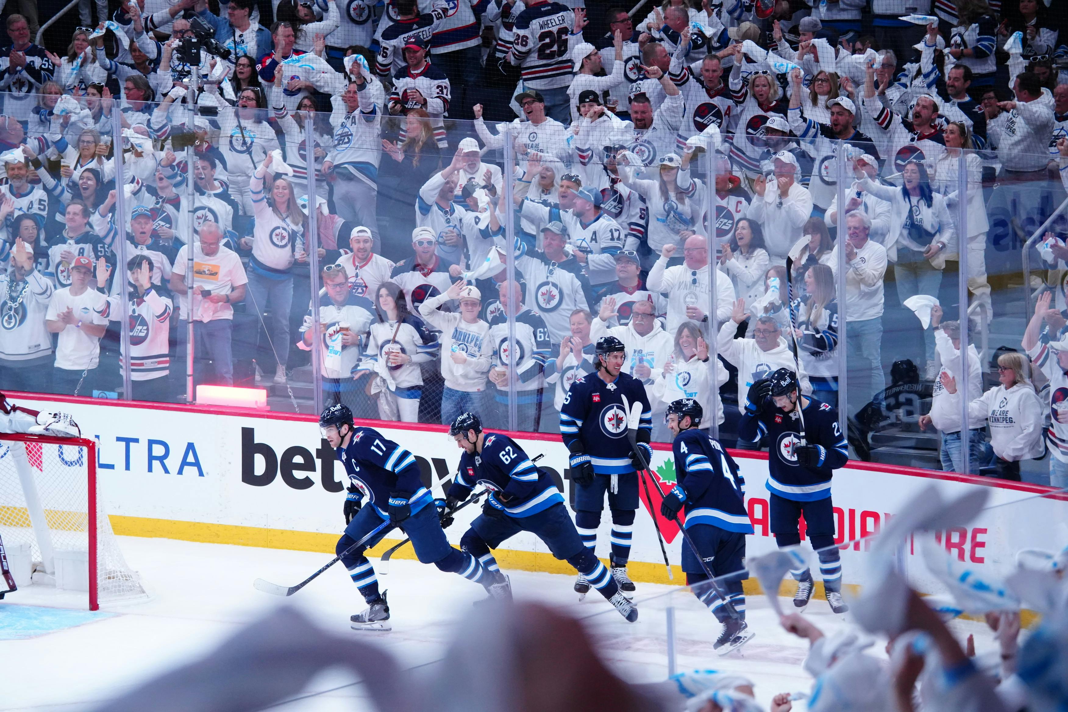 Jets' Stars, Fans Lead Winnipeg to Game 1 Victory Over Colorado